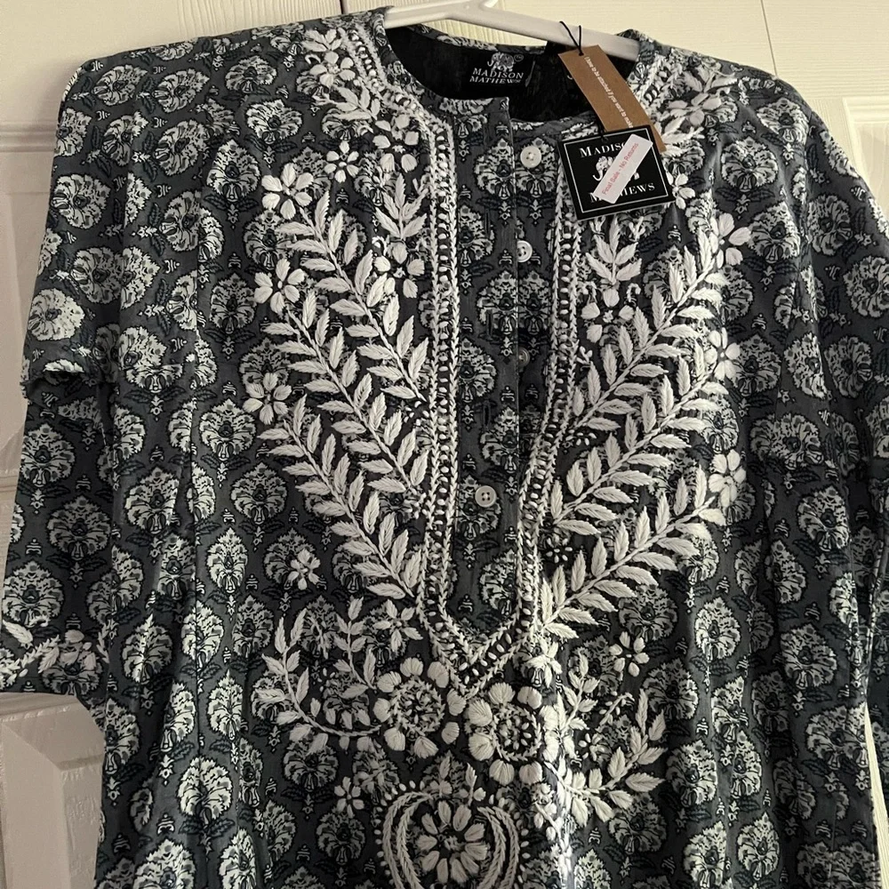 Madison Mathew’s 3/4 Sleeve Navy and White Patterned Dress with Embroidery NWT - Picture 2 of 3